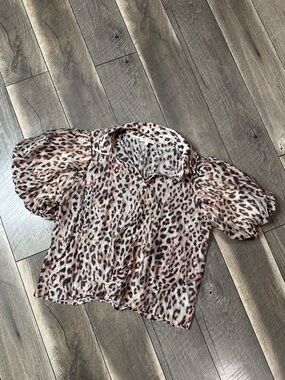 Lucky & Coco Leopard Puff Sleeve Button Down Top